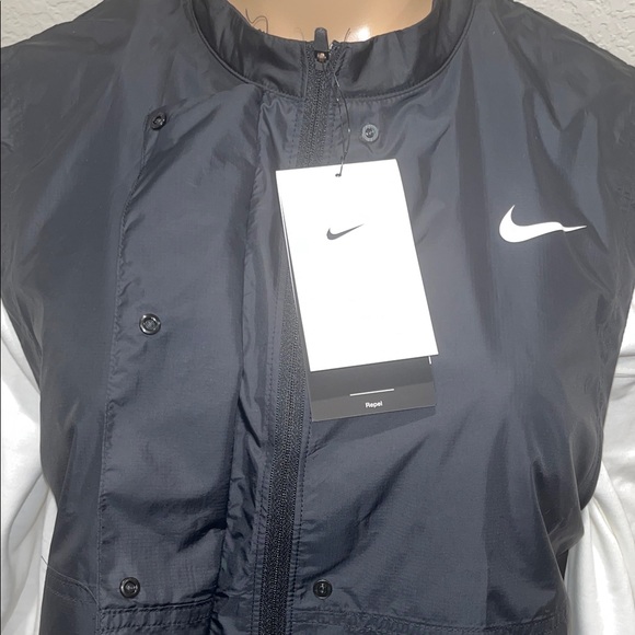 Nike Women's Black Sleeveless Vest - Picture 3 of 6